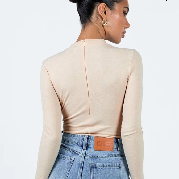 NWOT - Princess Polly Bodysuit - Picture 2 of 5